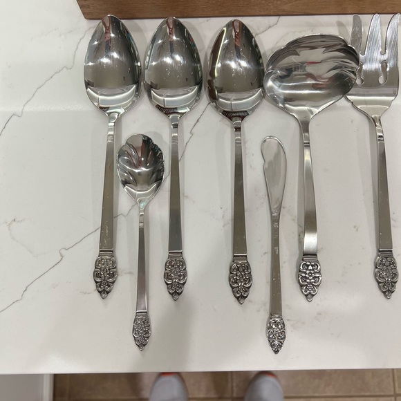 90 Piece Oneidacraft Nordic Crown Deluxe Stainless Flatware Service - Picture 12 of 15